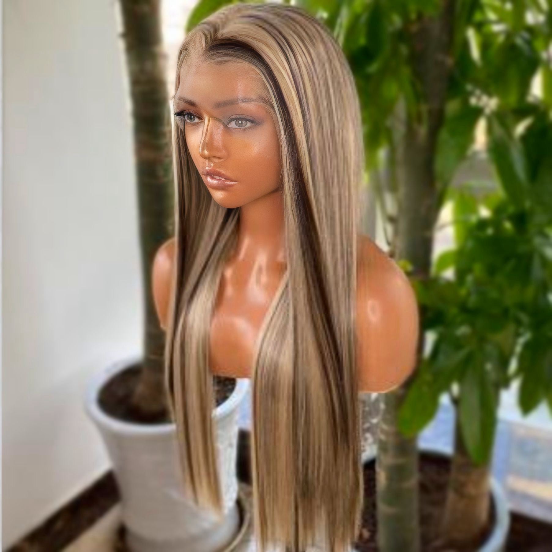 Natural-looking lace front synthetic wig with 26-inch length and bold brown highlights for a stylish, effortless look.